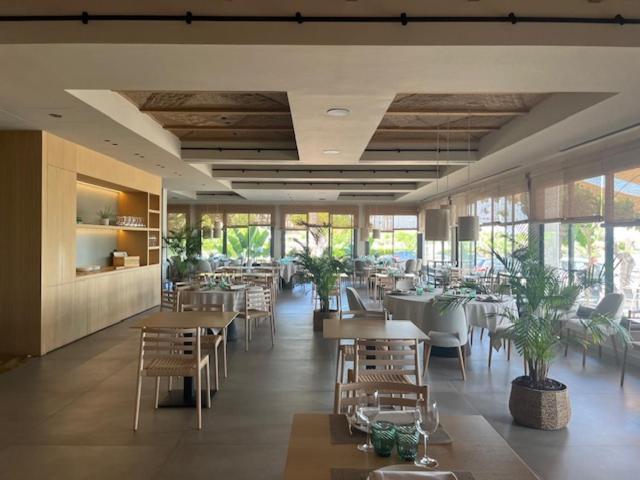 Hotel Restaurant Juanito Platja Sant Carles de la Ràpita Exterior foto